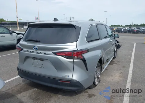 2021 Toyota Sienna Xle z USA, uszkodzony, nr VIN 5TDYSKFC4MS004419